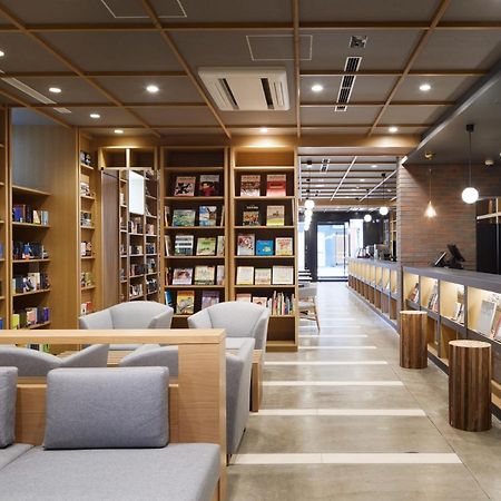 Lamp Light Books Hotel Sapporo Bagian luar foto