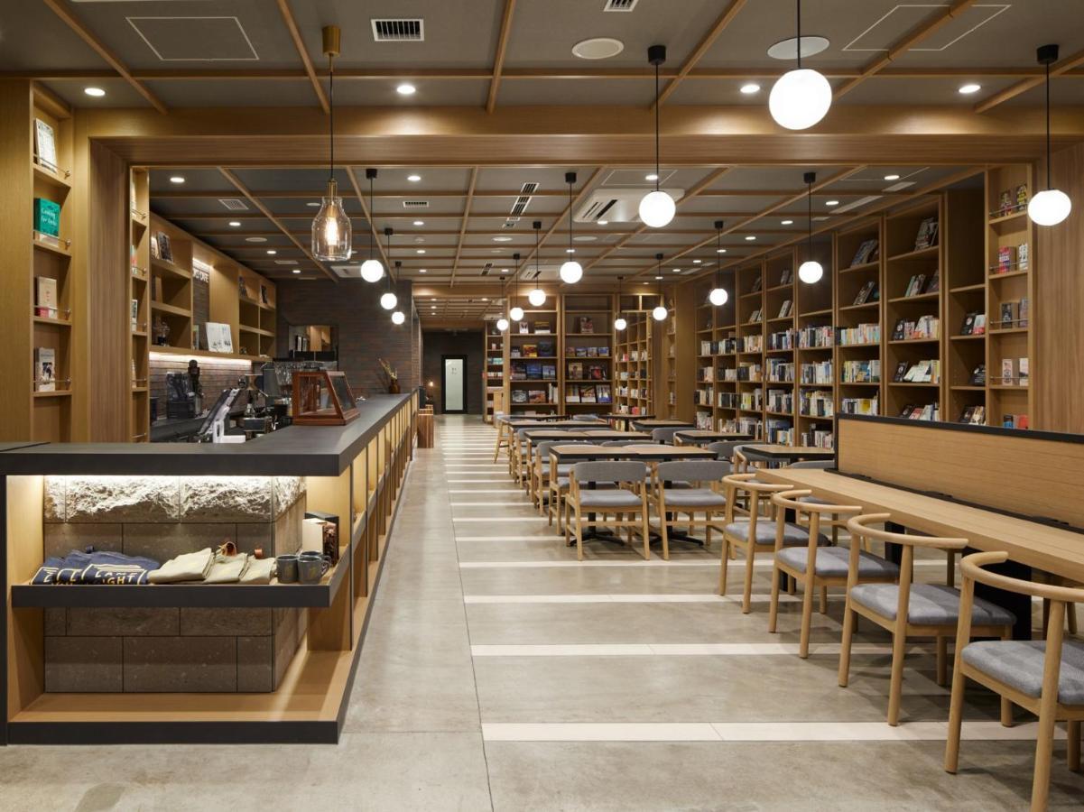 Lamp Light Books Hotel Sapporo Bagian luar foto