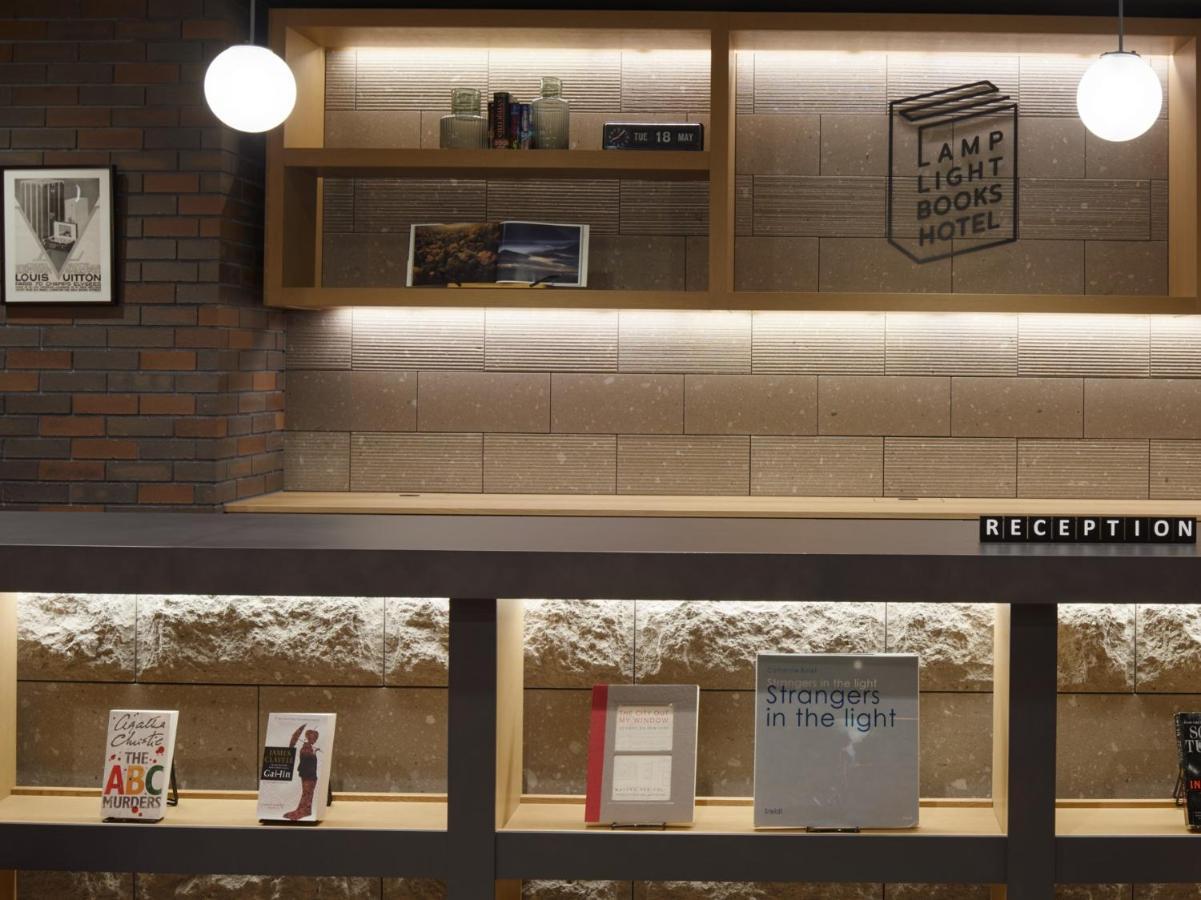 Lamp Light Books Hotel Sapporo Bagian luar foto