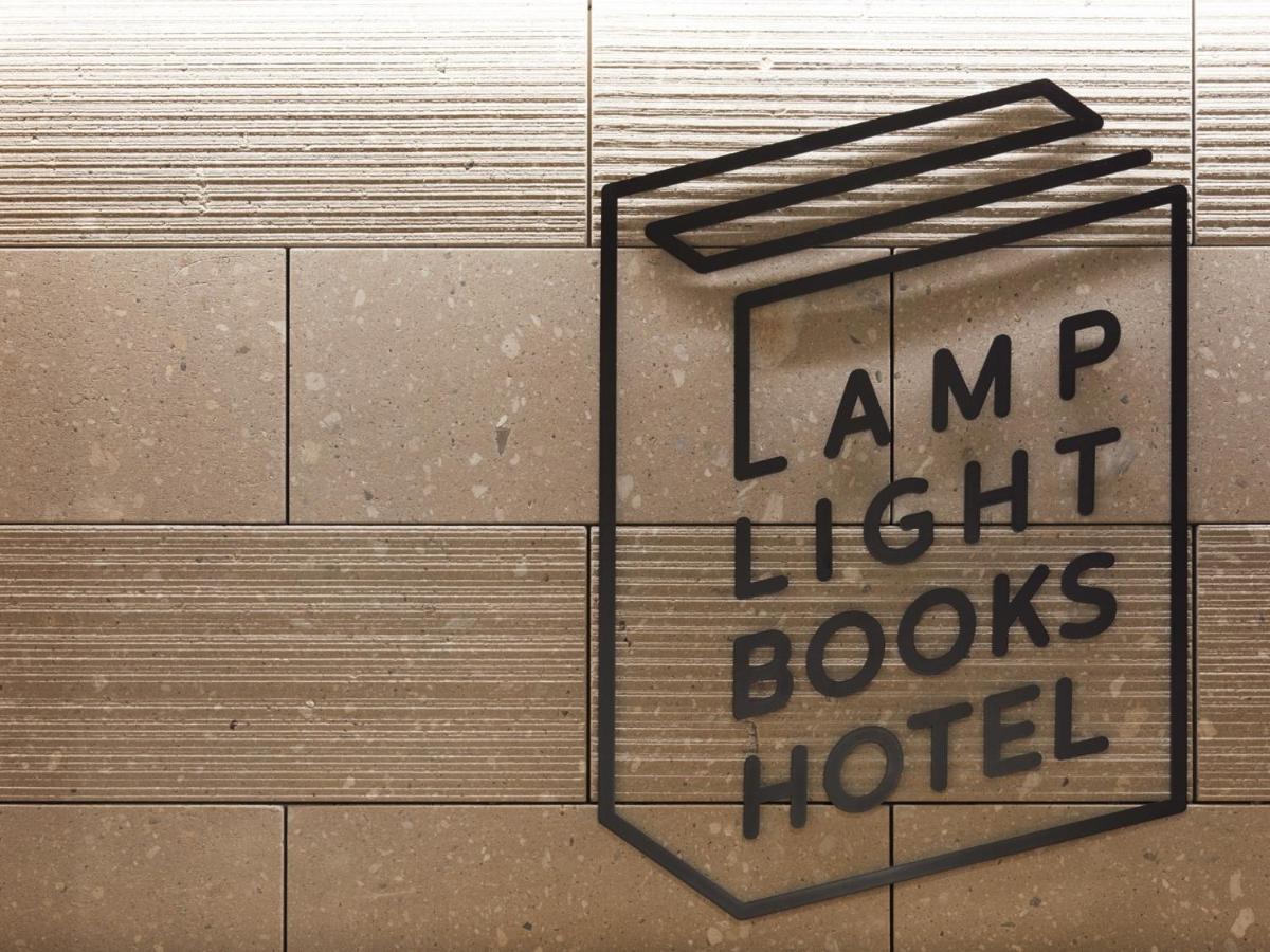 Lamp Light Books Hotel Sapporo Bagian luar foto
