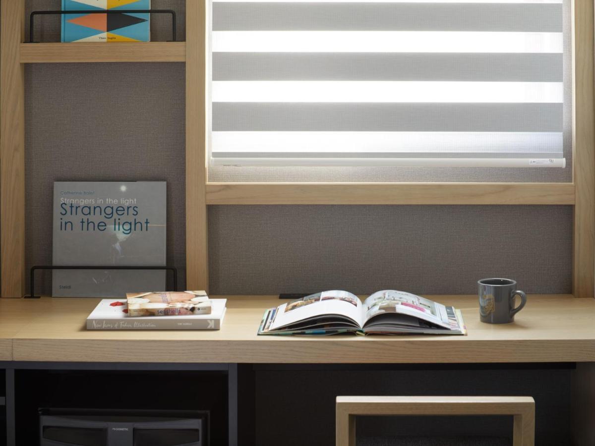 Lamp Light Books Hotel Sapporo Bagian luar foto